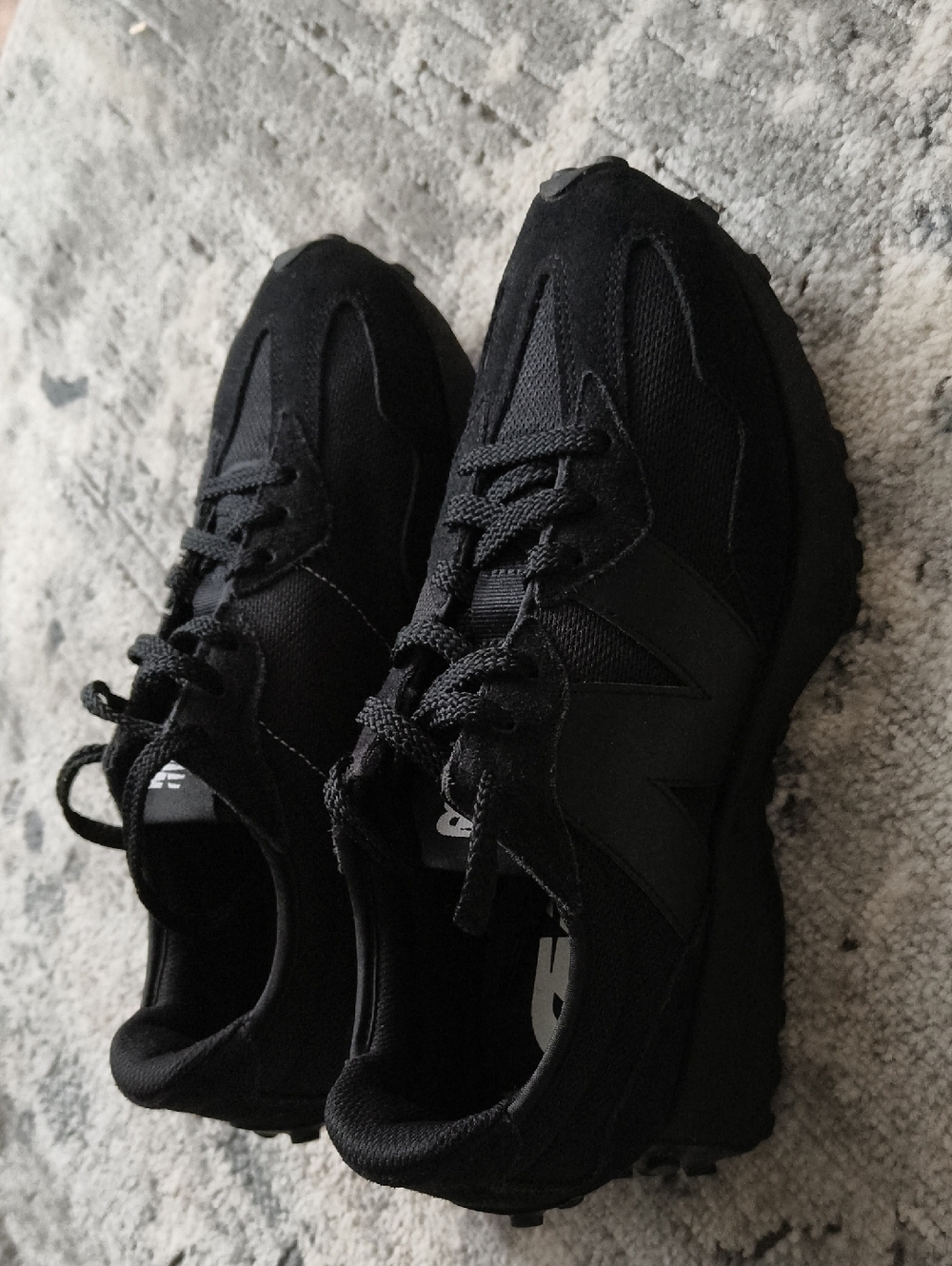 New Balance Men's Black Low-Top Lace-Up Sneakers. New. Never Worn.Genuine
